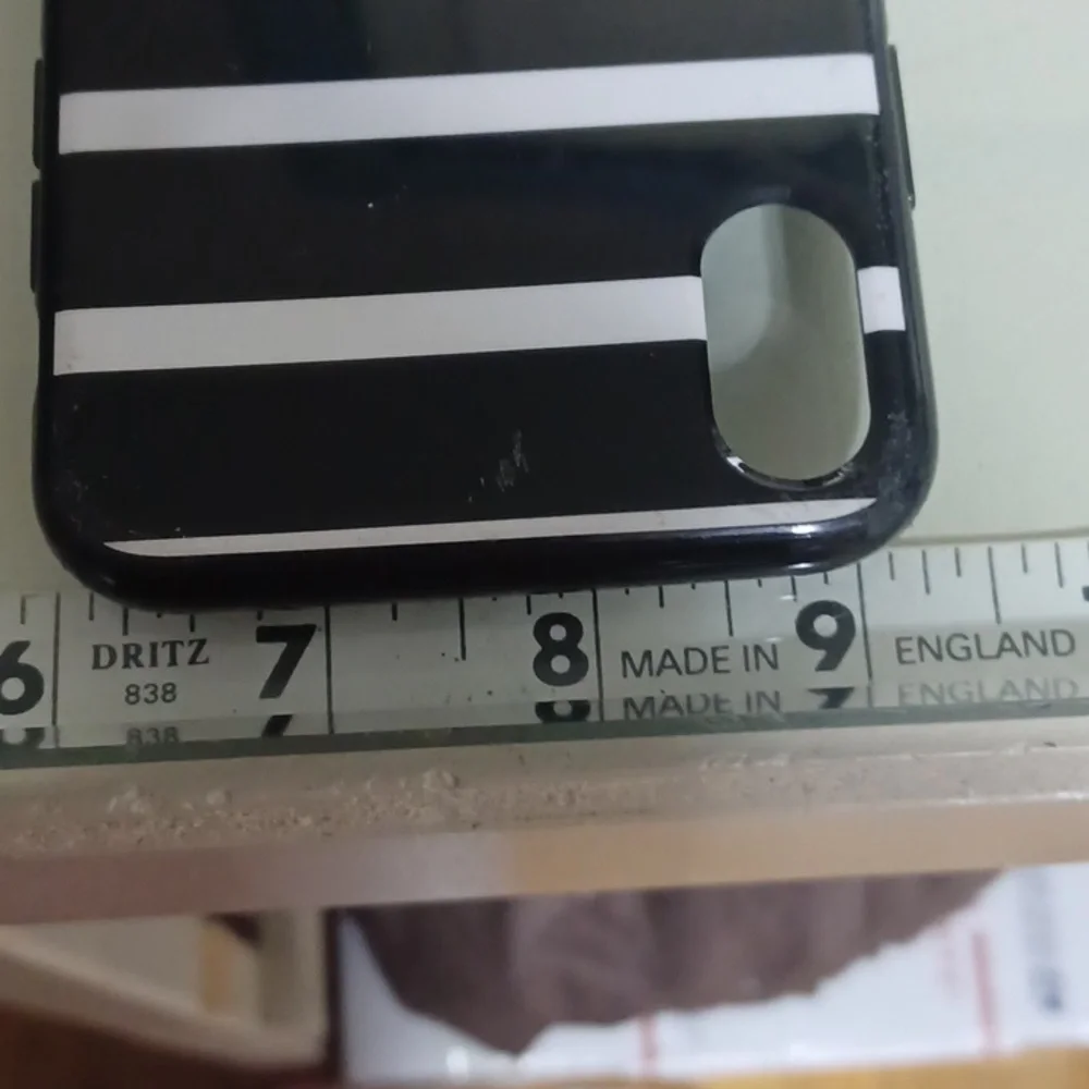 KATE SPADE PHONE COVER 📱 WITH FINGER RING ON BACK BEAUTIFUL BLACK AND WHITE
